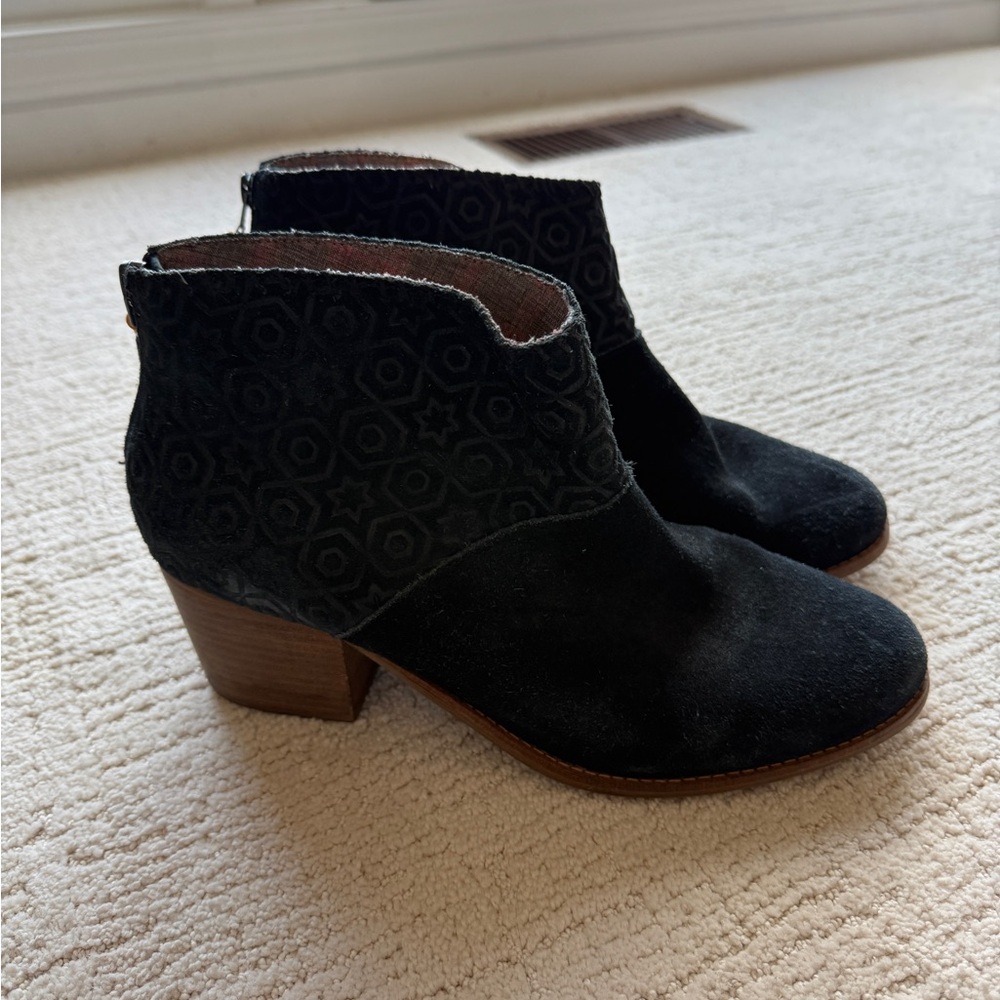 Tom’s Black Leila Ankle Boots- size 12